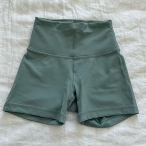 Lululemon Wunder Train 4” Short  Contour Fit - Misty Glade